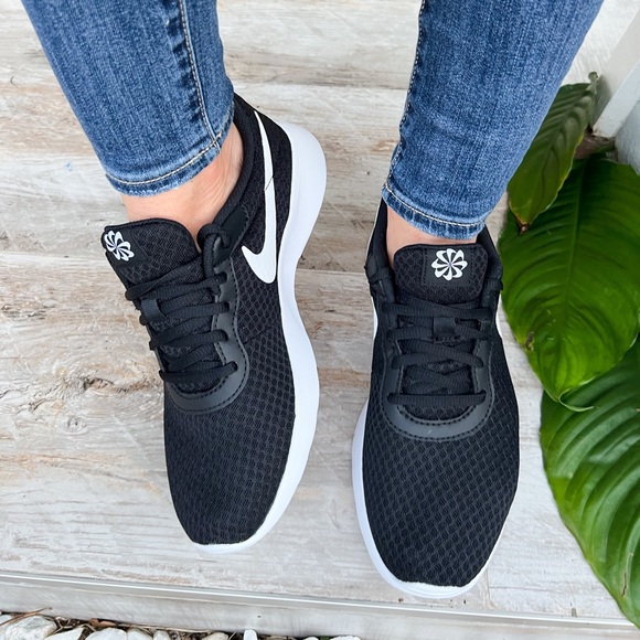 🤍🖤Nike Comfy day🖤🤍Tanjun  Running New - Picture 3 of 8